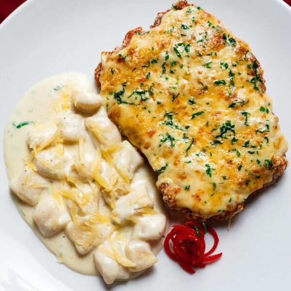 PARMESANA DE POLLO CON ÑOQUIS 4 QUESOS